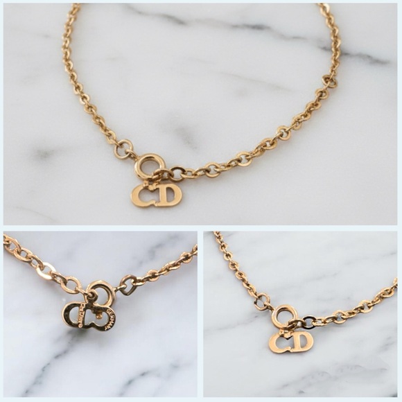 Christian Dior Vintage Gold-Tone Logo Oval
Pendant Necklace - Made in Germany - Picture 4 of 6